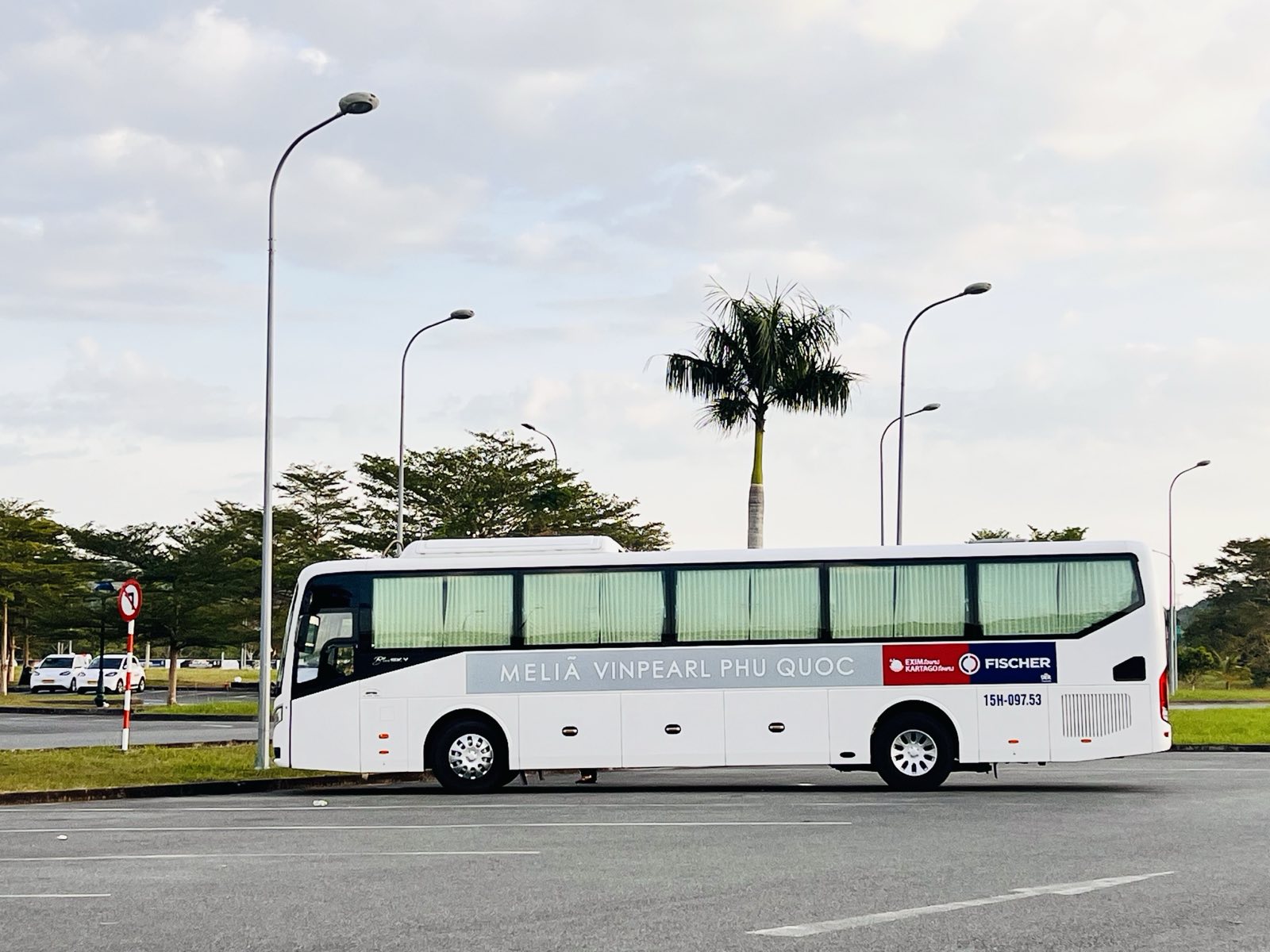 Xe đưa đón Khách sạn.jpg